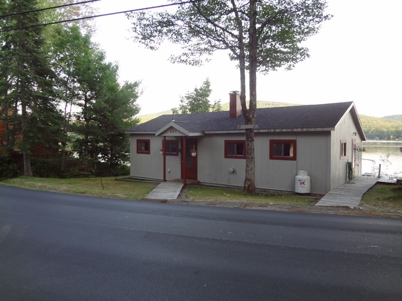 SOLD! Beautiful 3 Bedroom Waterfront Cottage on Worthley Pond 320